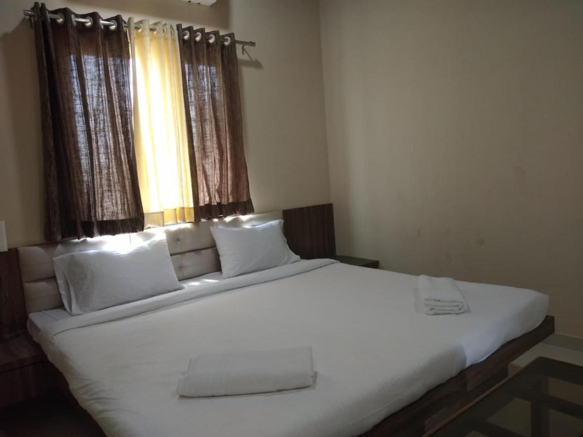 Hotel Krishna Exotica Ахмеднагар Экстерьер фото