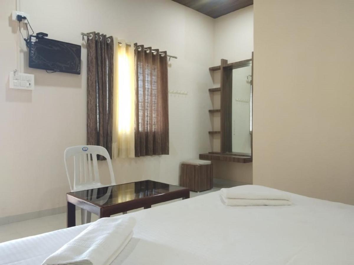 Hotel Krishna Exotica Ахмеднагар Экстерьер фото
